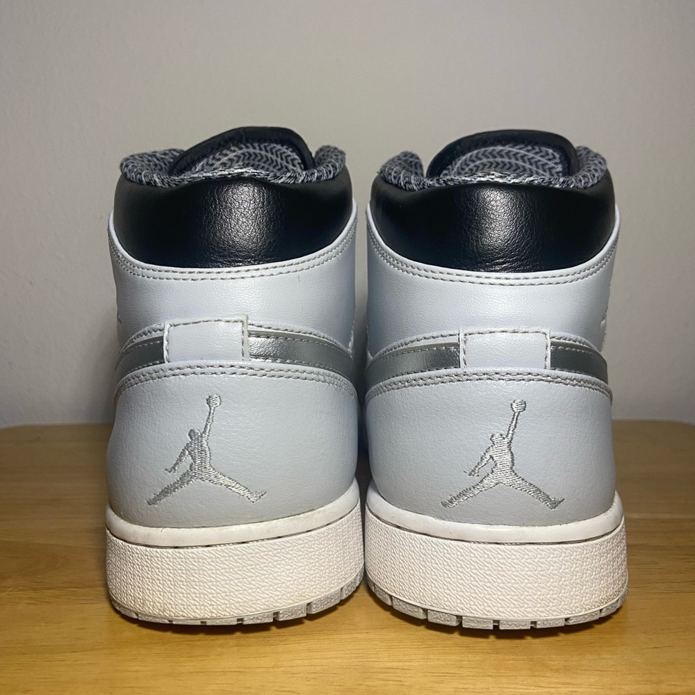 *Rare* Air Jordan 1 Retro Mid 'Wolf Grey' - Picture 4 of 15